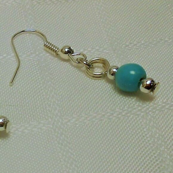 No. 127 Handmade jewelry set : Earrings and bracelet with turquoise stones - Picture 4 of 4